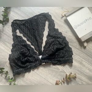 b.trmpt’d by Wacoal Wireless Front Close Lightly Lined Lace Bralette. Size L